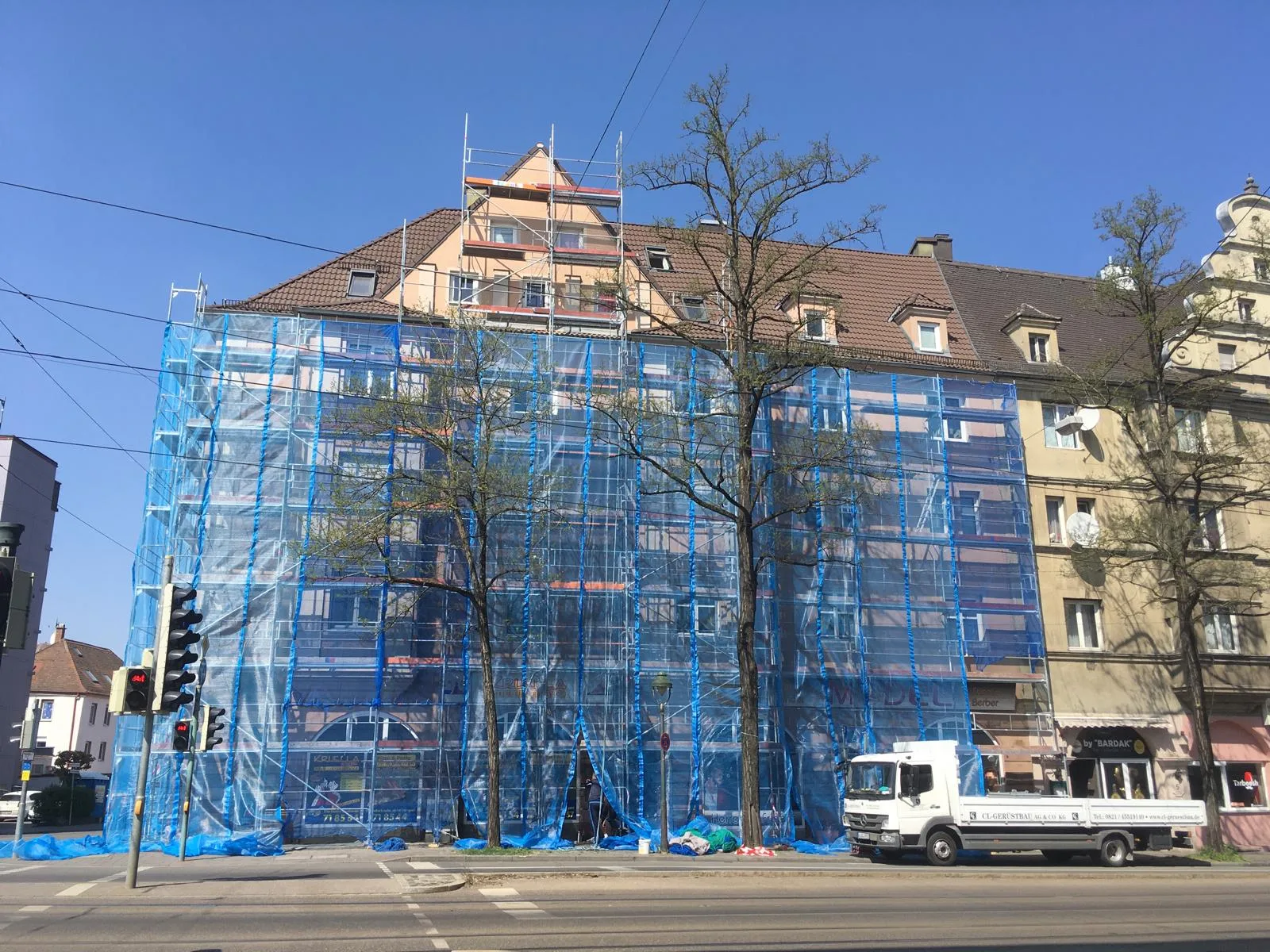 Gerüst mit Treppenturm für sicheren Zugang